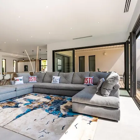 Boston Luxury With Pool And Cali Vibes Villa