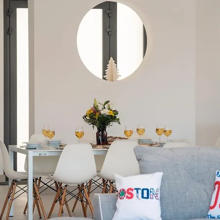 Boston Luxury With Pool And Cali Vibes