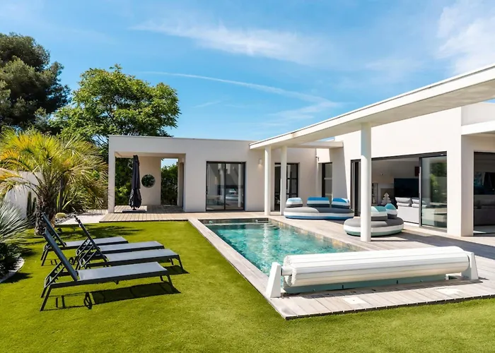 Boston Luxury With Pool And Cali Vibes