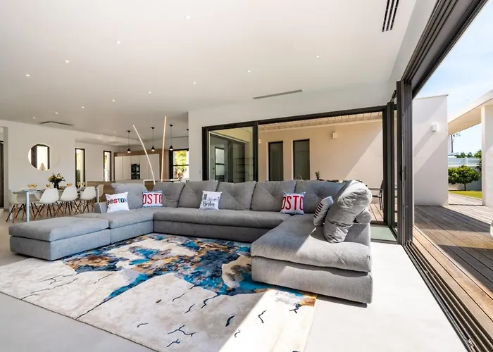 Boston Luxury With Pool And Cali Vibes Villa