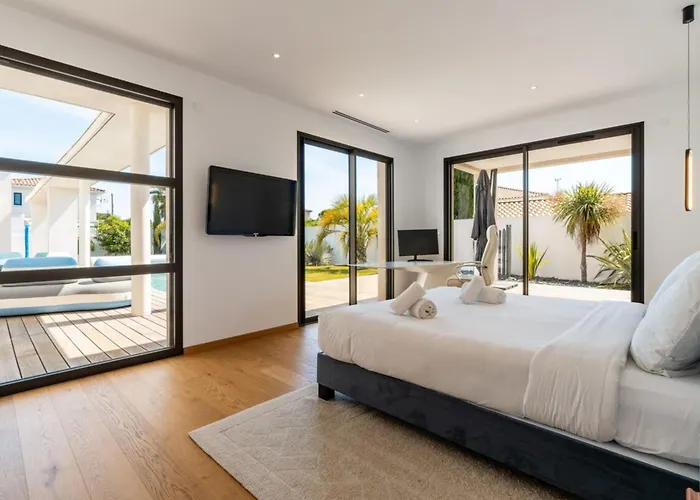 Villa Boston Pool Sauna Walk To