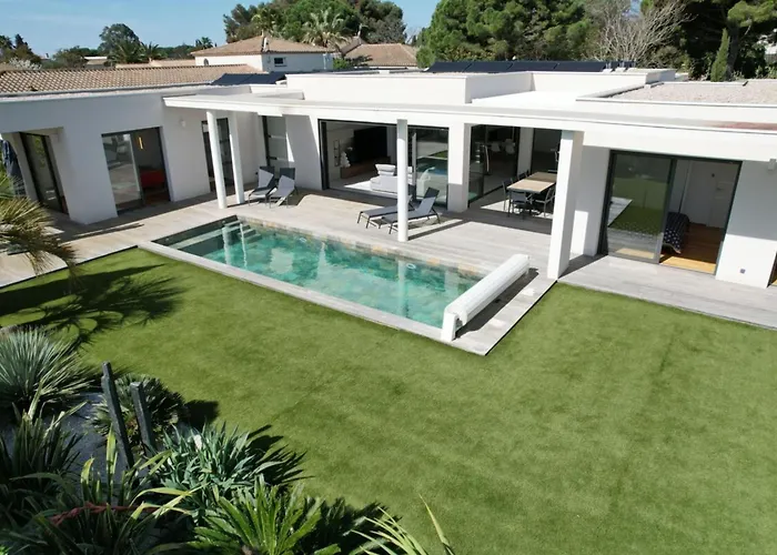 Boston Luxury With Pool And Cali Vibes Villa