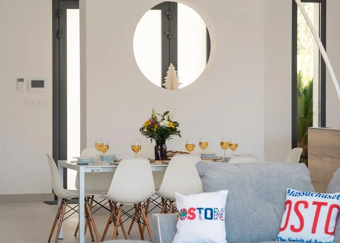 Boston Luxury With Pool And Cali Vibes